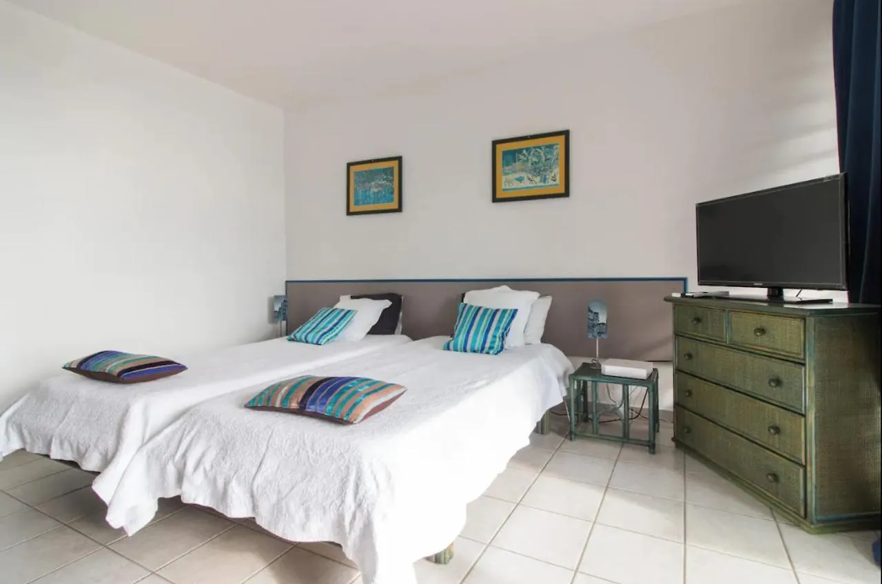Un pied-à-terre face à la marina Apartamento Le Marin