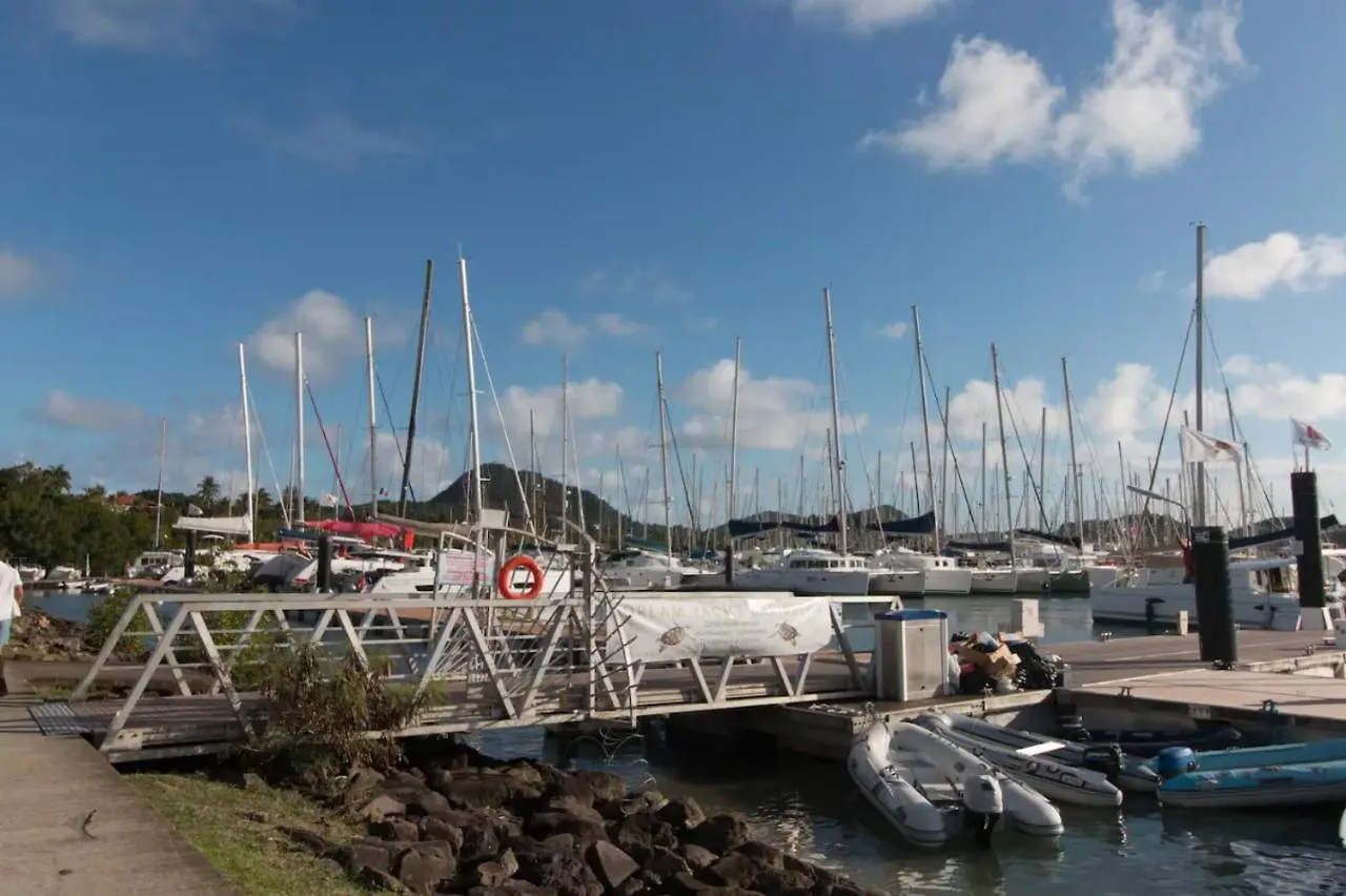 Un pied-à-terre face à la marina Apartamento Le Marin